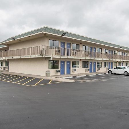Motel 6 Kansas City, Mo - Airport מראה חיצוני תמונה