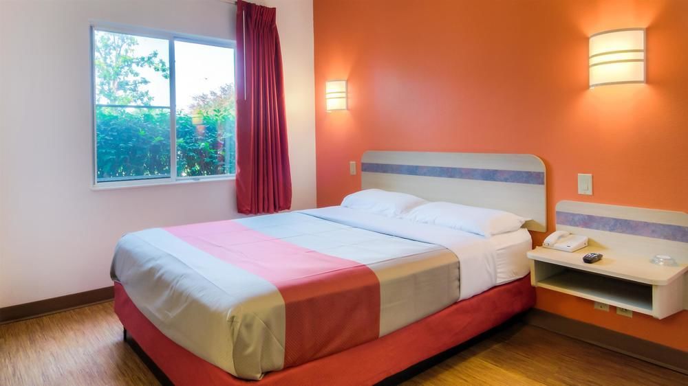 Motel 6 Kansas City, Mo - Airport מראה חיצוני תמונה