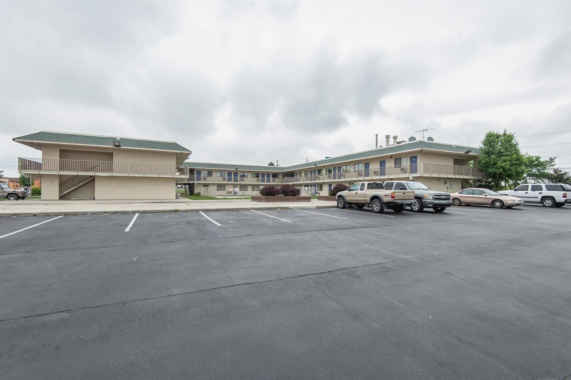 Motel 6 Kansas City, Mo - Airport מראה חיצוני תמונה
