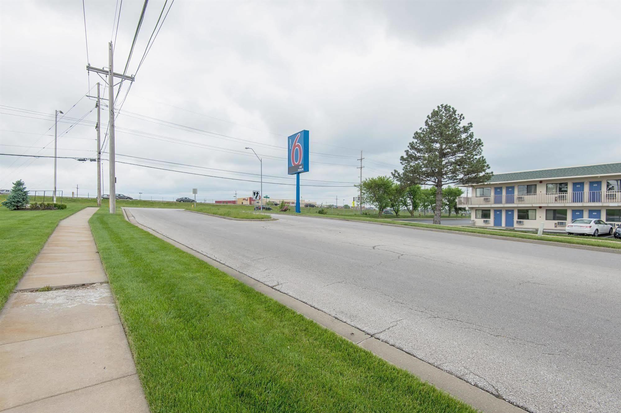 Motel 6 Kansas City, Mo - Airport מראה חיצוני תמונה