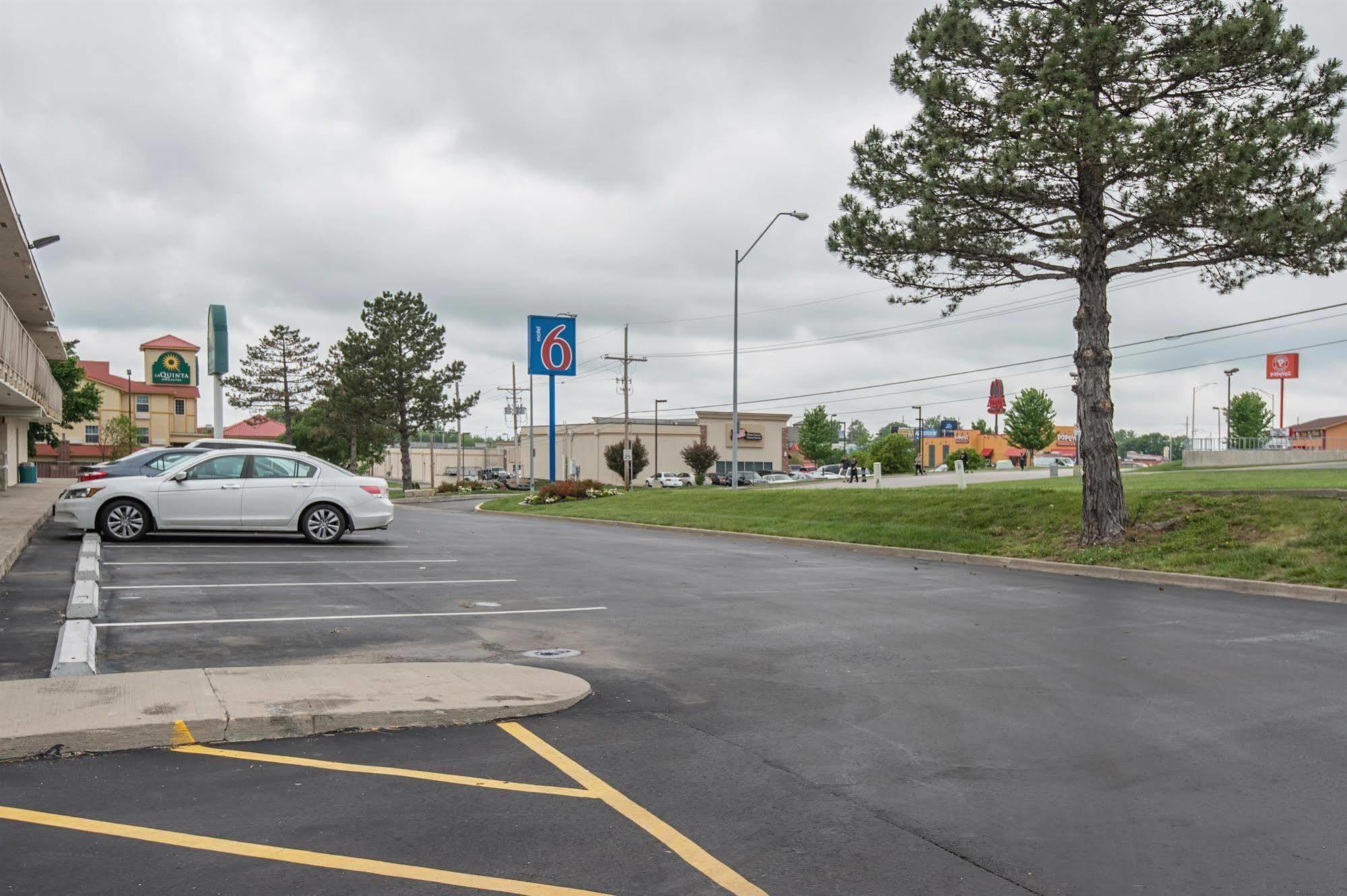 Motel 6 Kansas City, Mo - Airport מראה חיצוני תמונה