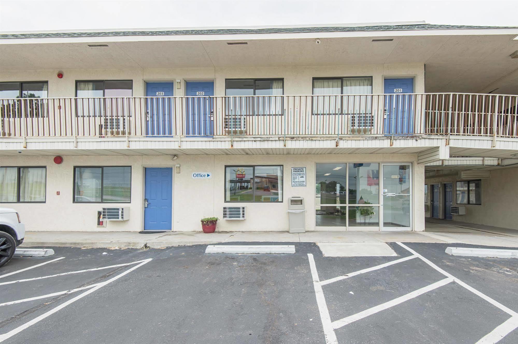 Motel 6 Kansas City, Mo - Airport מראה חיצוני תמונה