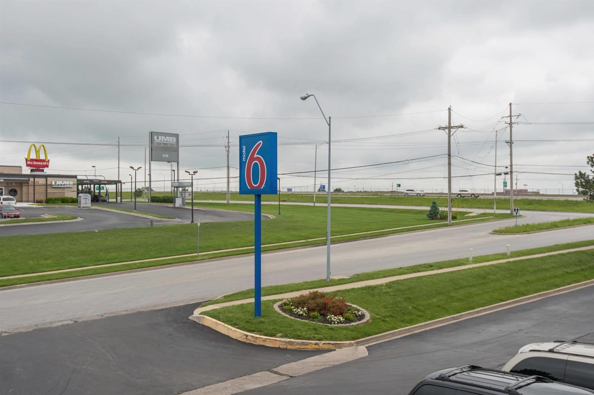 Motel 6 Kansas City, Mo - Airport מראה חיצוני תמונה