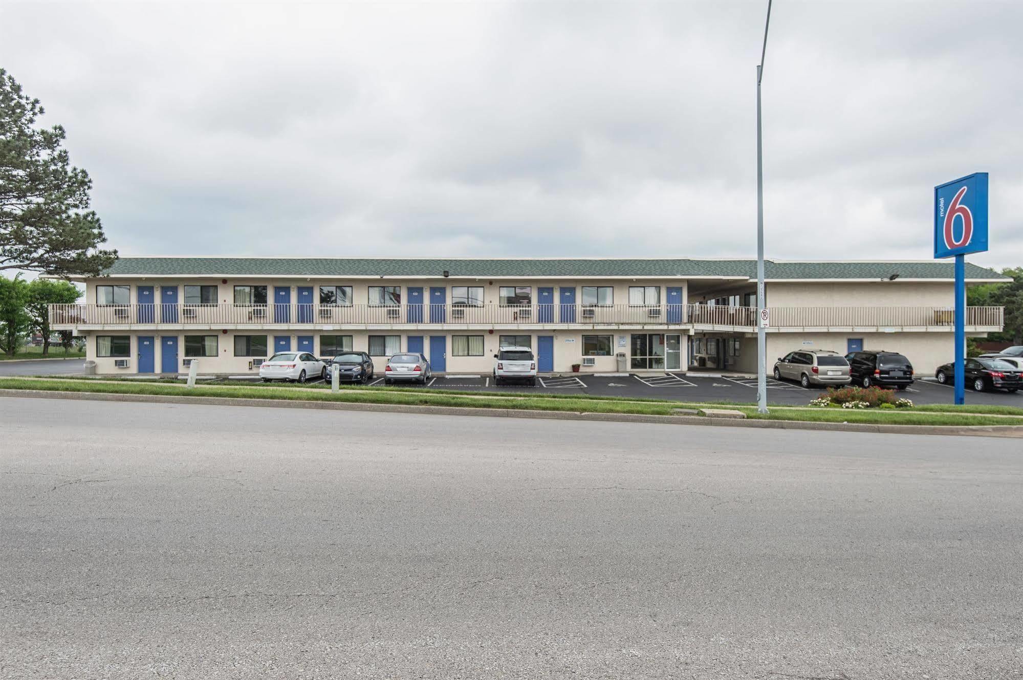 Motel 6 Kansas City, Mo - Airport מראה חיצוני תמונה