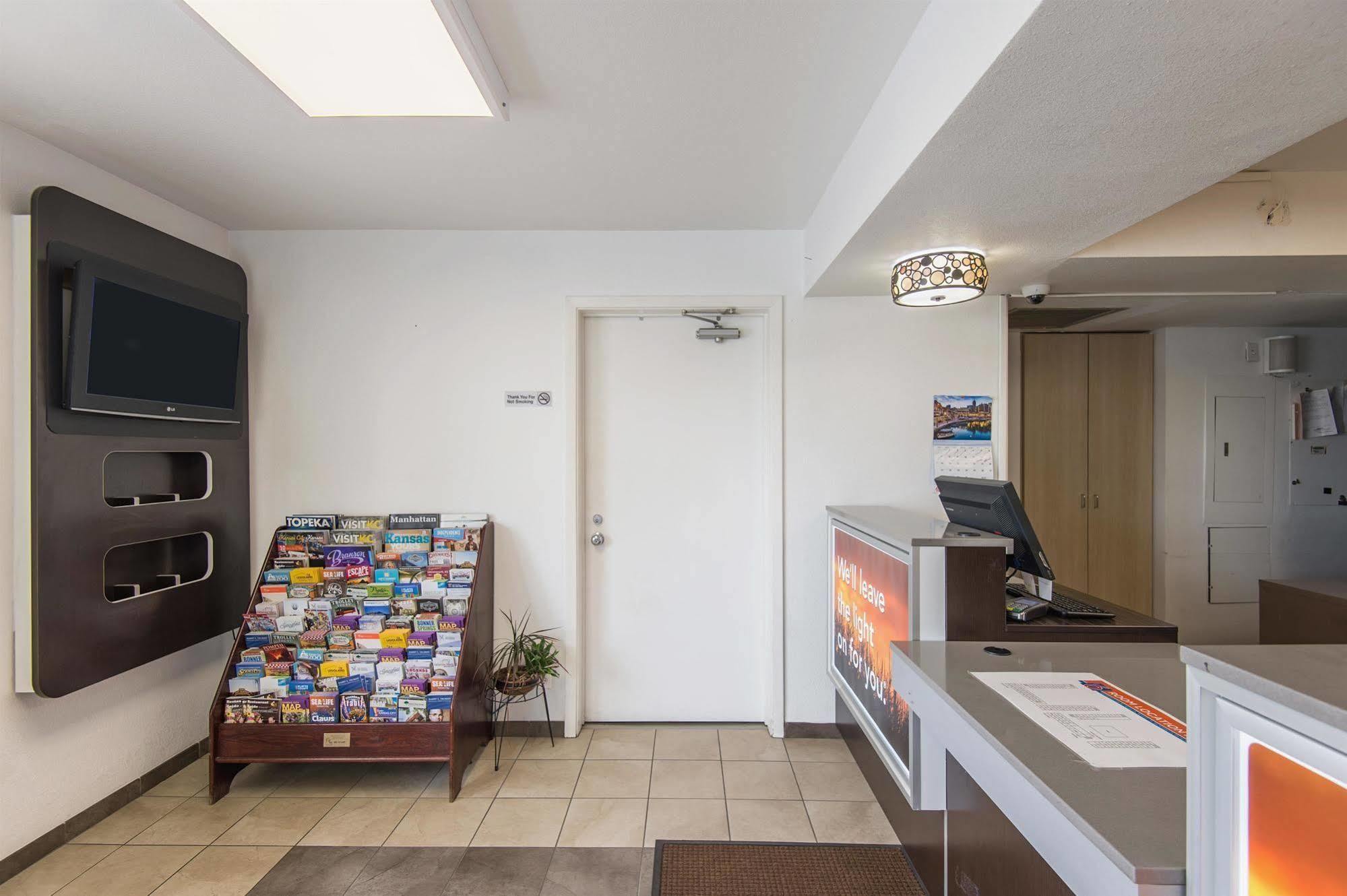 Motel 6 Kansas City, Mo - Airport מראה חיצוני תמונה