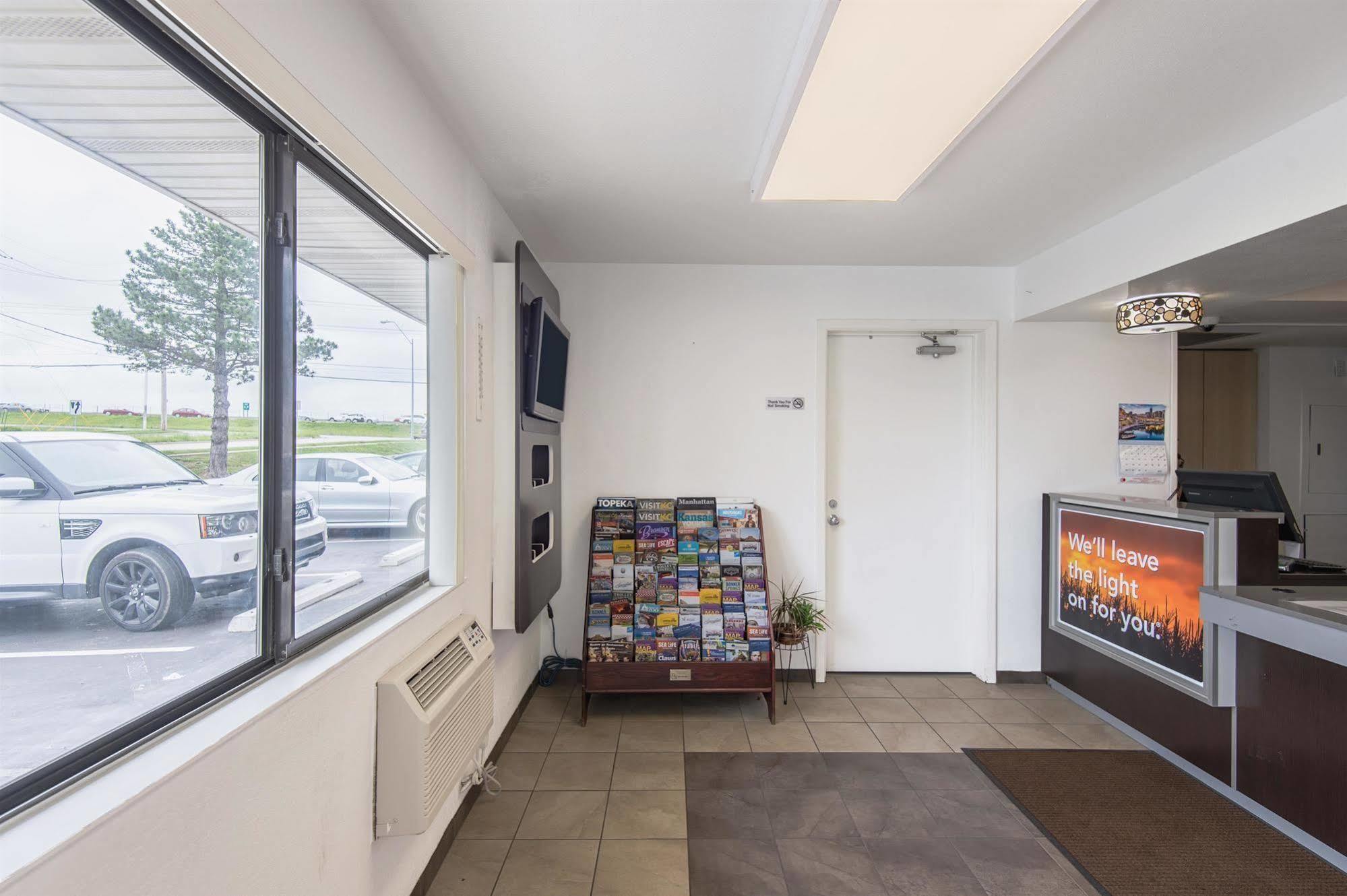 Motel 6 Kansas City, Mo - Airport מראה חיצוני תמונה
