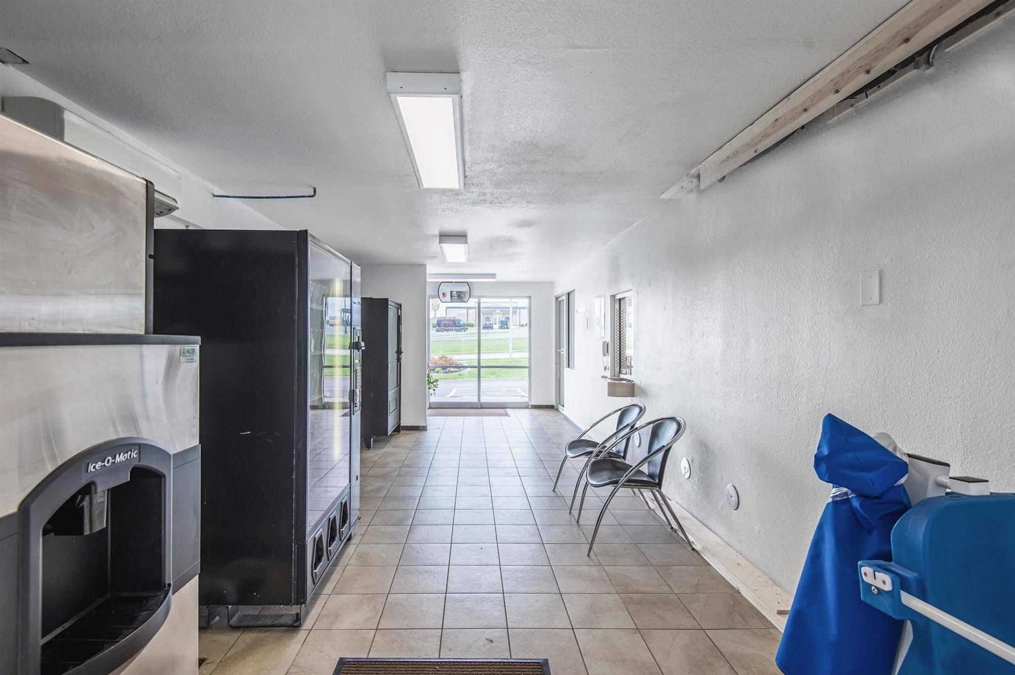 Motel 6 Kansas City, Mo - Airport מראה חיצוני תמונה