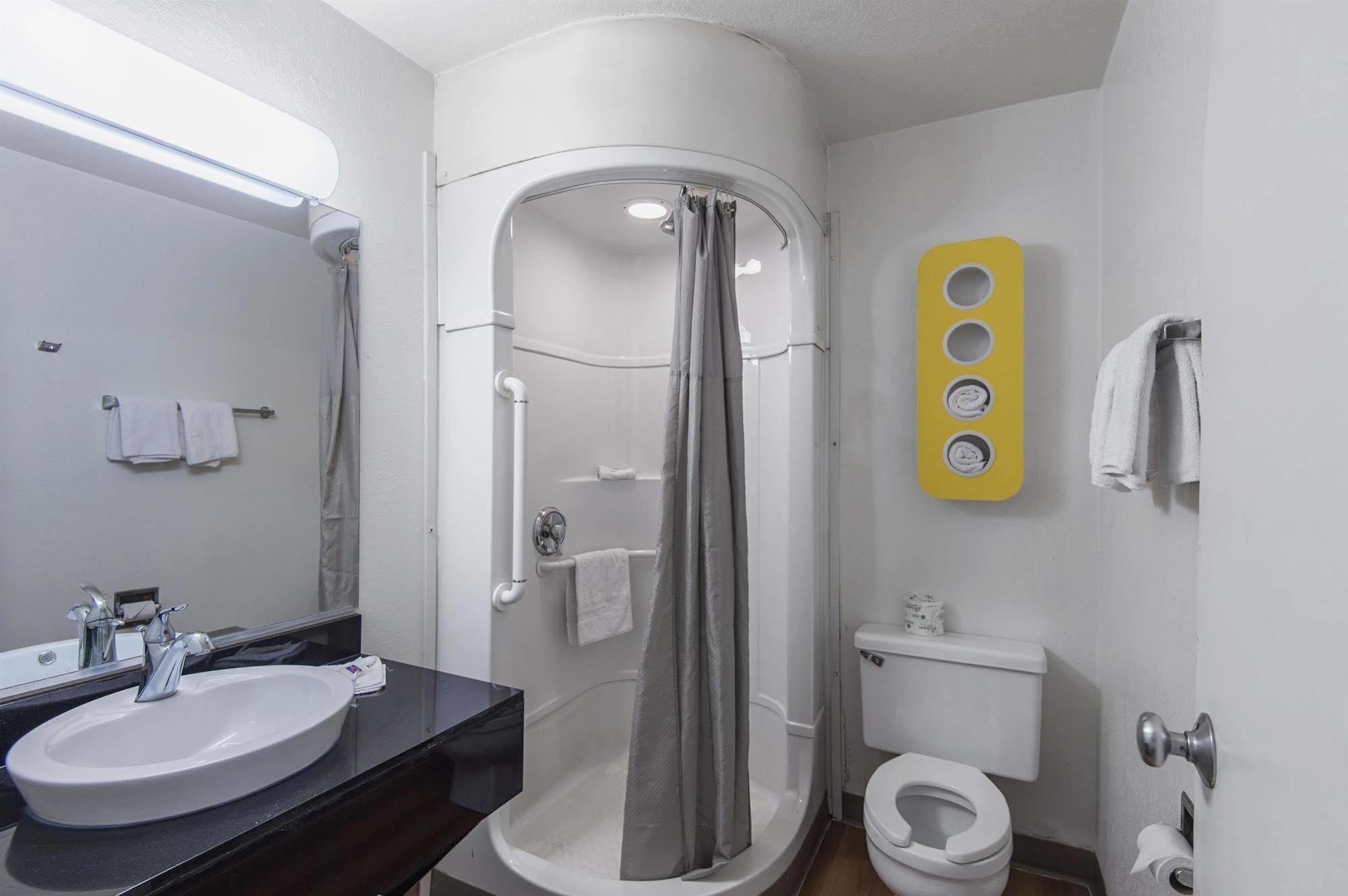 Motel 6 Kansas City, Mo - Airport מראה חיצוני תמונה