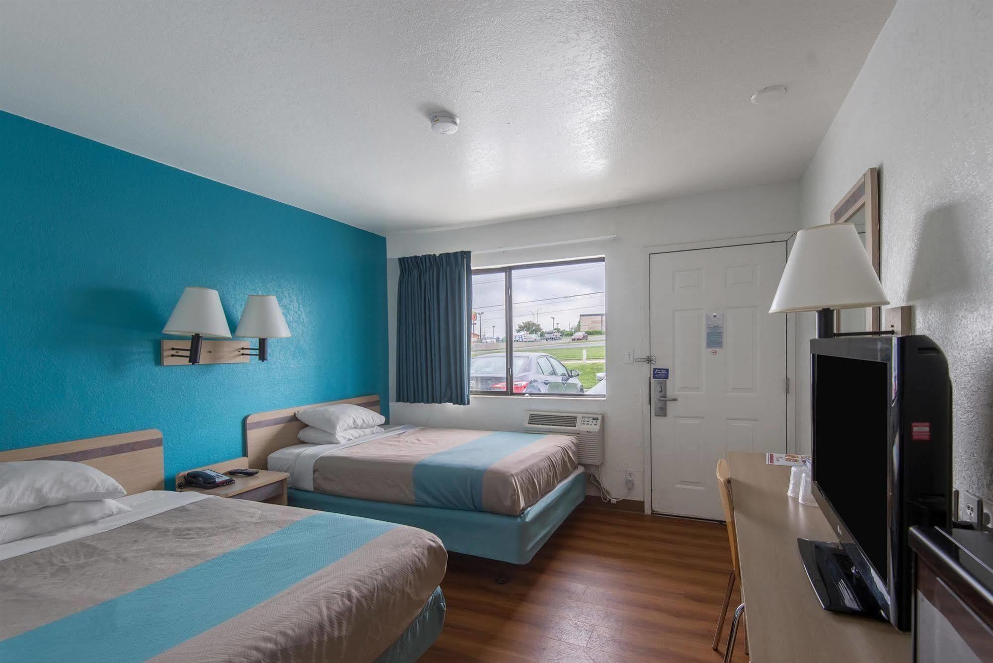 Motel 6 Kansas City, Mo - Airport מראה חיצוני תמונה