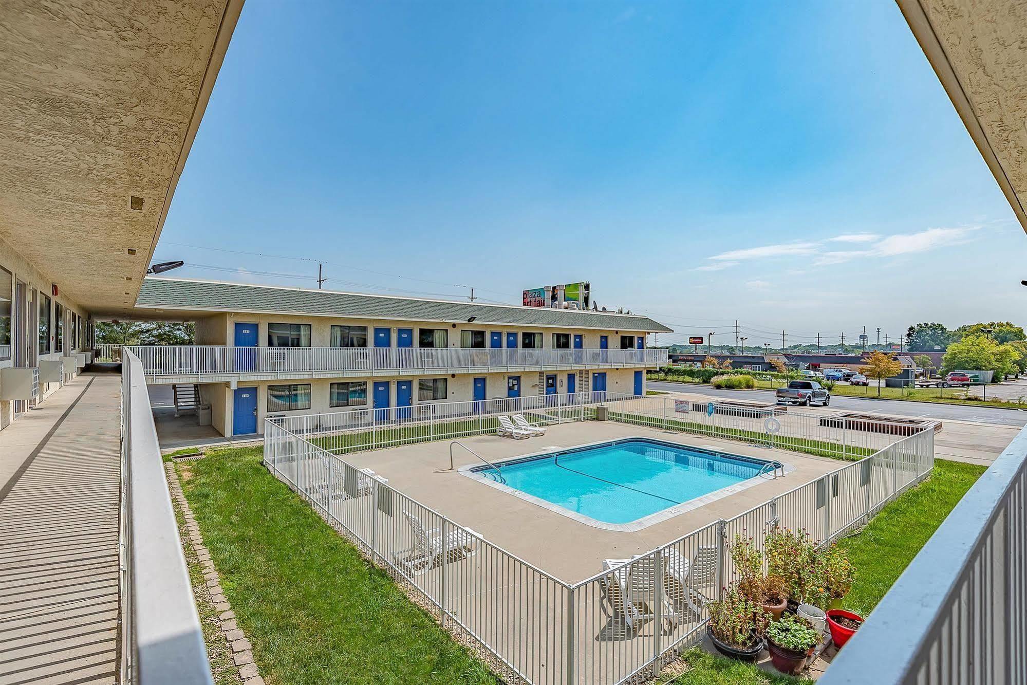 Motel 6 Kansas City, Mo - Airport מראה חיצוני תמונה
