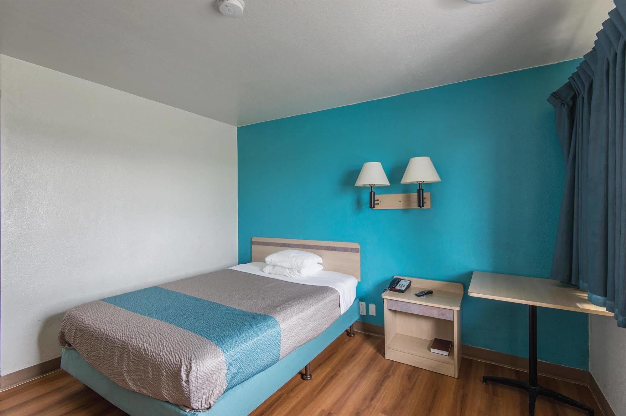 Motel 6 Kansas City, Mo - Airport מראה חיצוני תמונה
