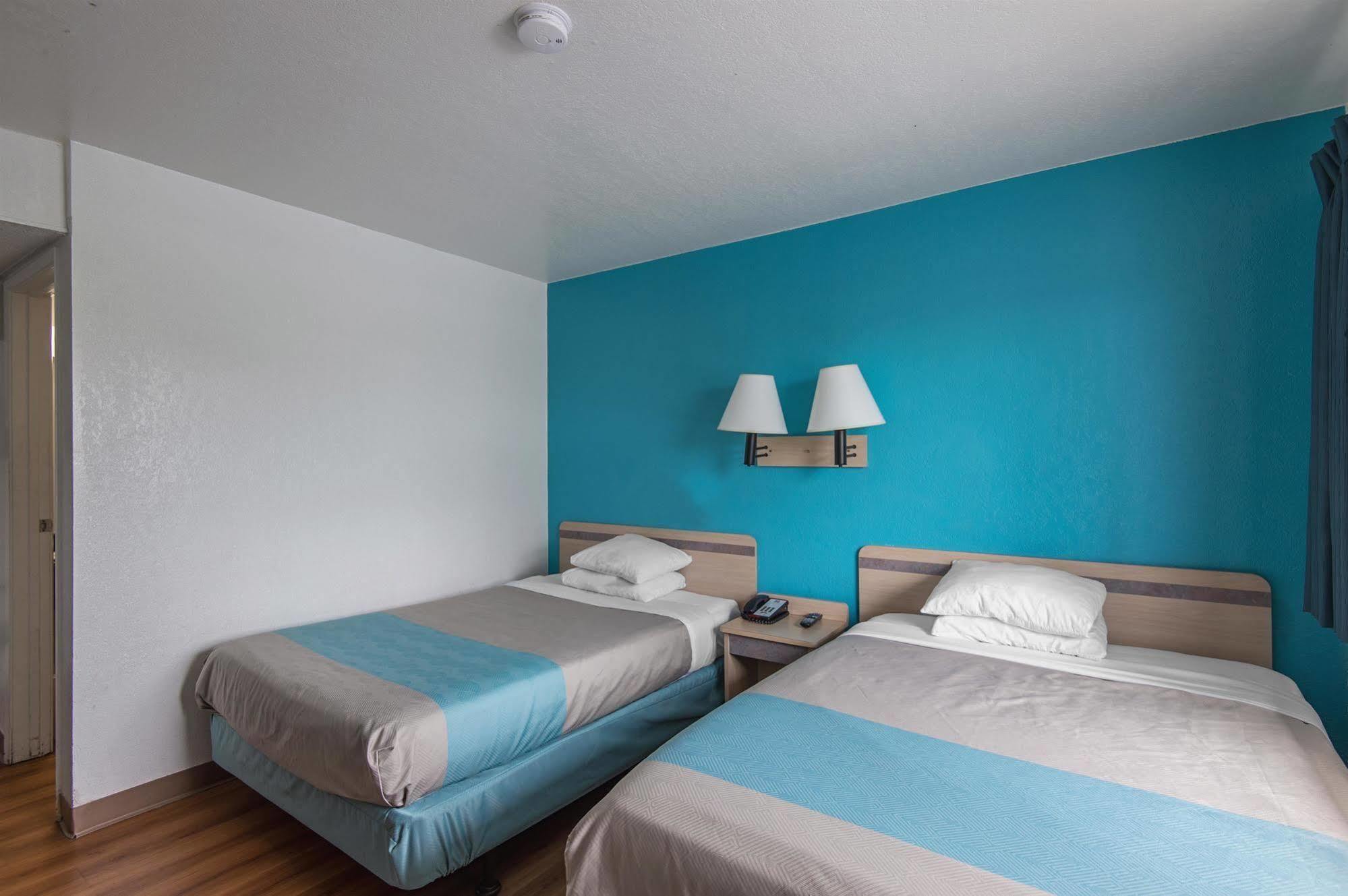 Motel 6 Kansas City, Mo - Airport מראה חיצוני תמונה