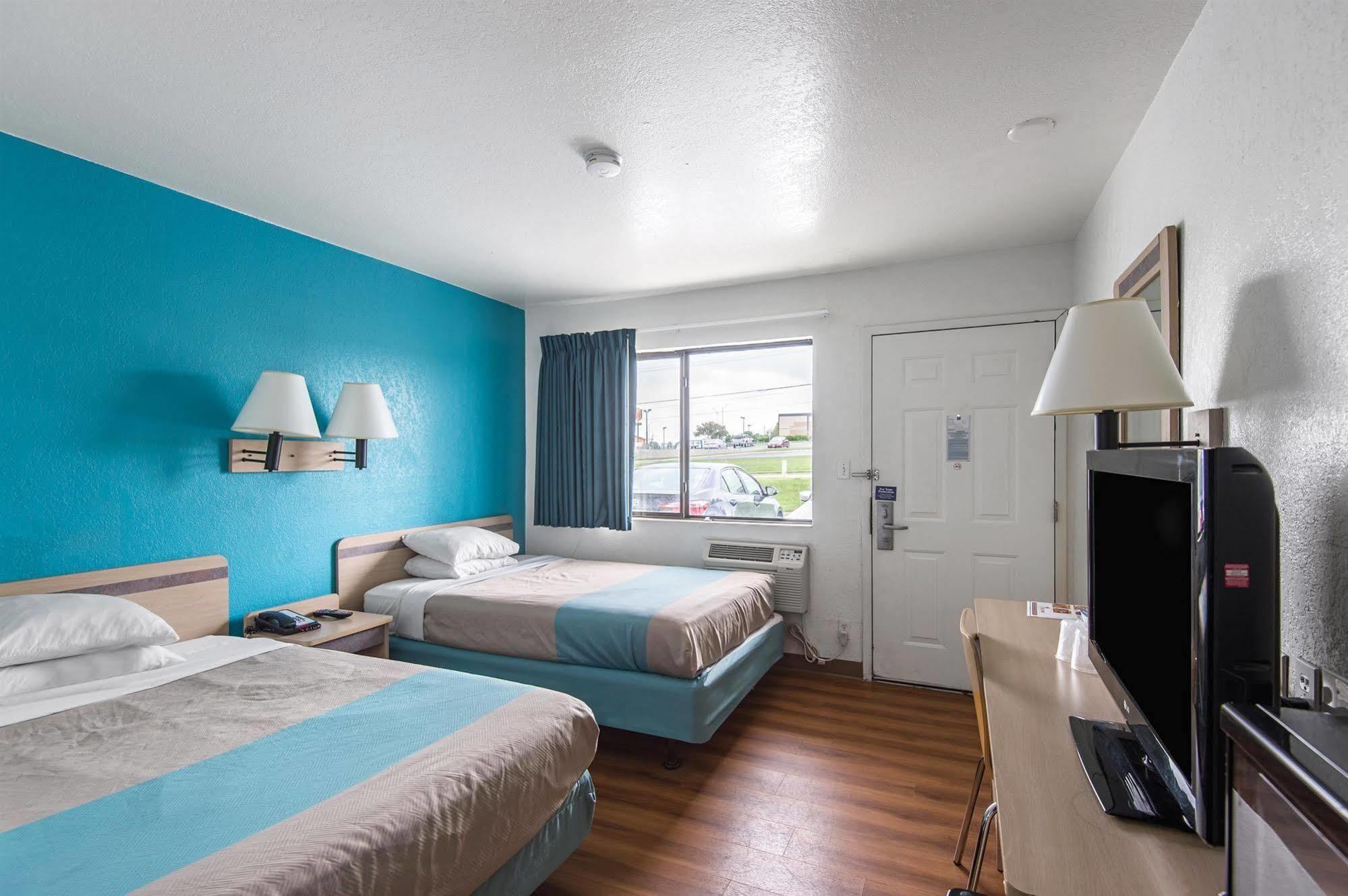 Motel 6 Kansas City, Mo - Airport מראה חיצוני תמונה